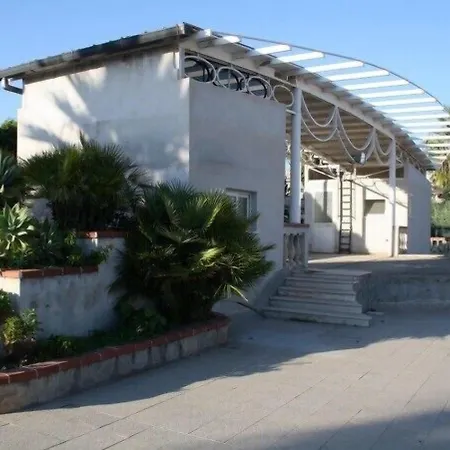 Baia Dello Stretto Bed and breakfast 3*