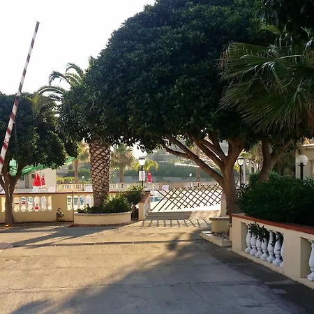 Baia Dello Stretto 3*